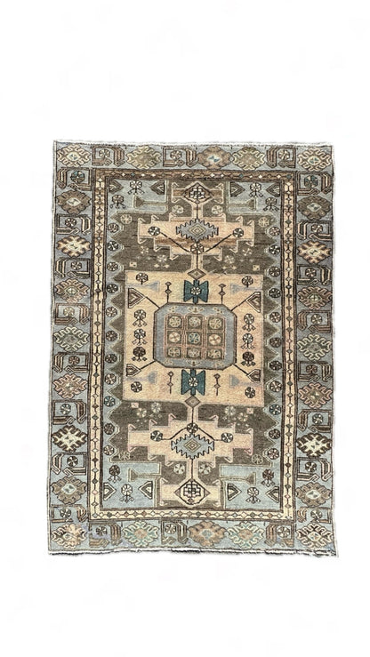 3.9'x5.6' Vintage Turkish Rug