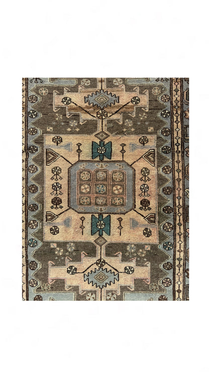3.9'x5.6' Vintage Turkish Rug