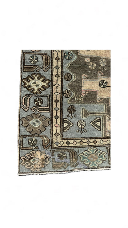 3.9'x5.6' Vintage Turkish Rug