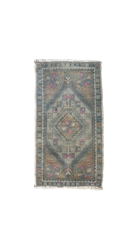 1.6'x2.9' Turkish Rug