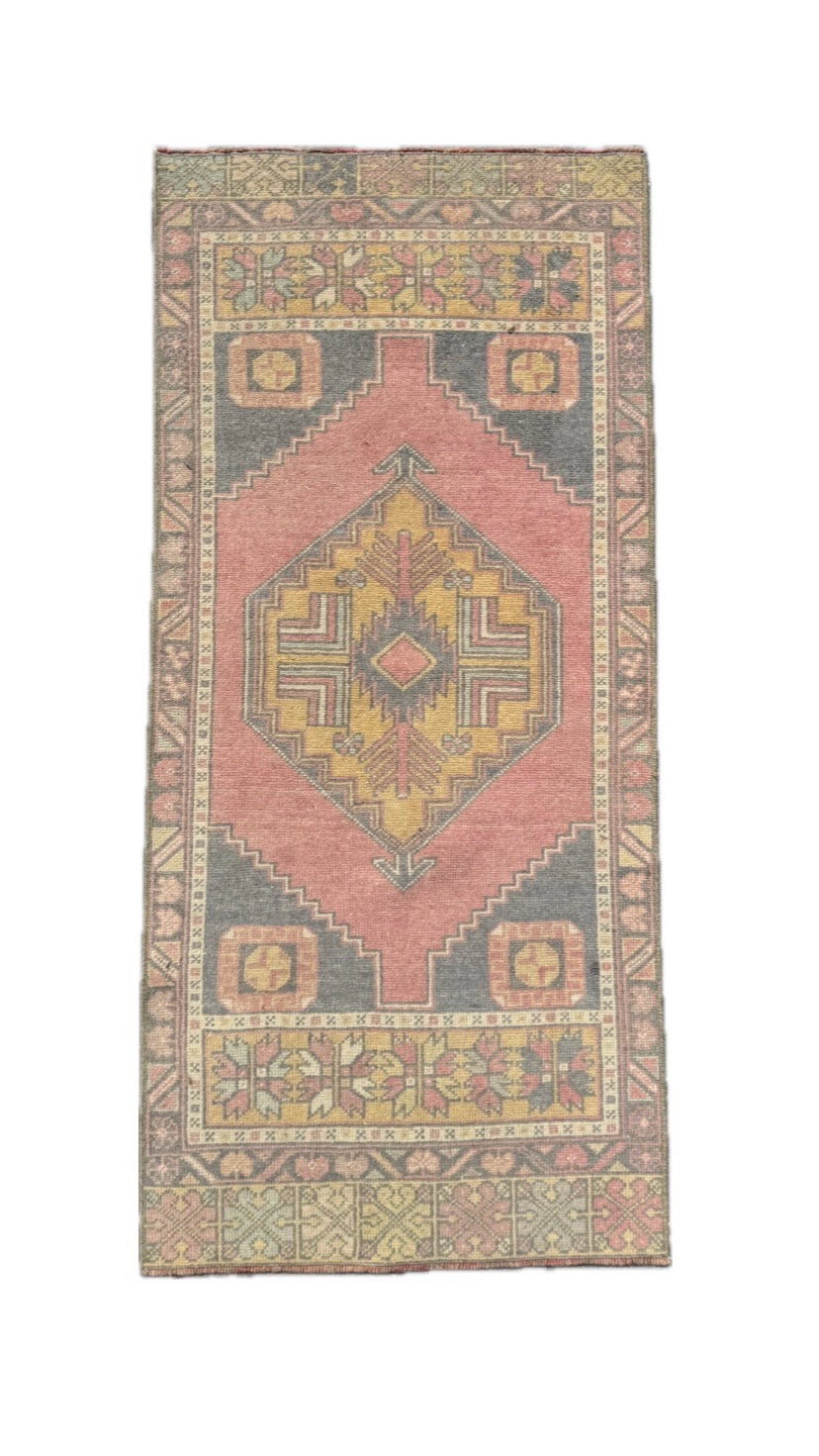 2.5'x5.5' Turkish Rug