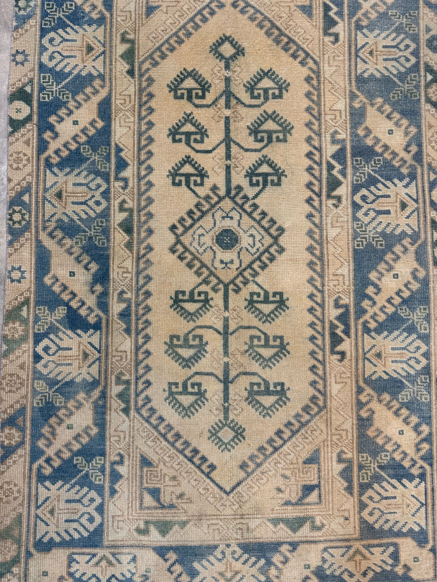3.8'x6.1' Vintage Persian Rug