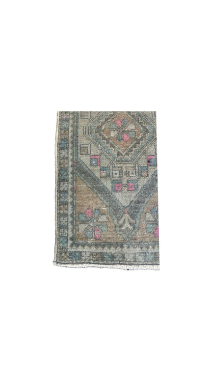 1.6'x2.9' Turkish Rug