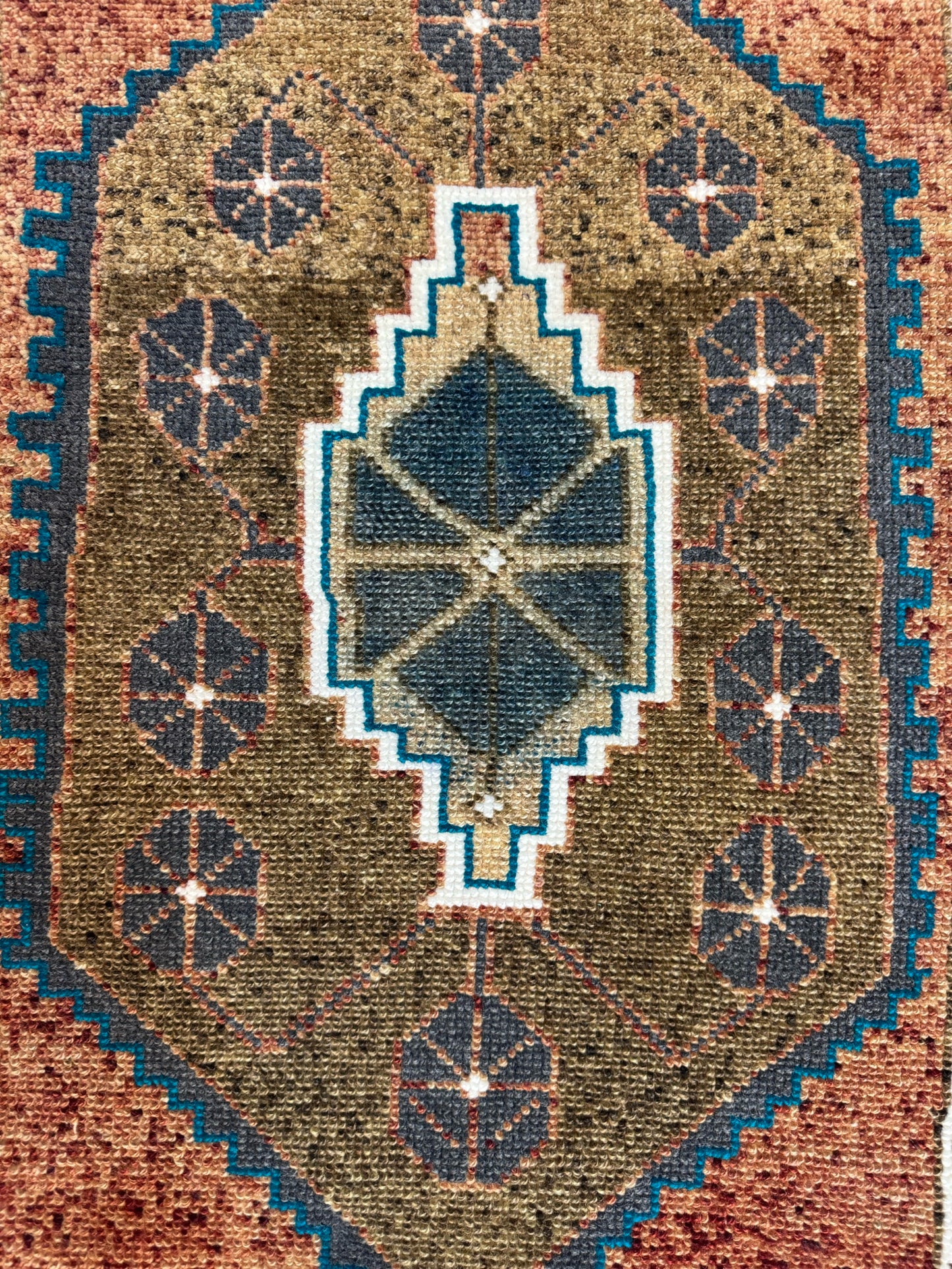 1.9'x2.6' Turkish Mini Rug