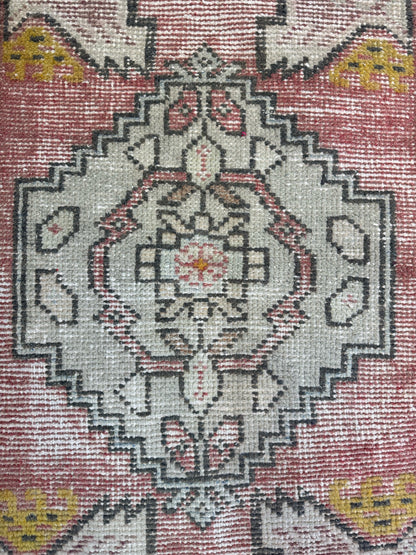 1.8'x3.1' Turkish Rug