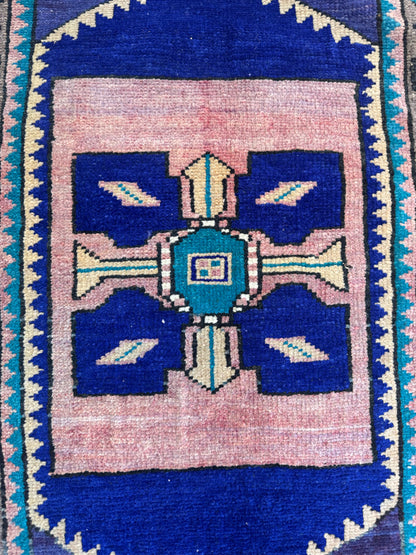 1.7'x3' Turkish Rug