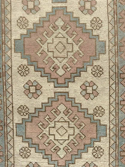 2.8'x11.7' Turkish Rug