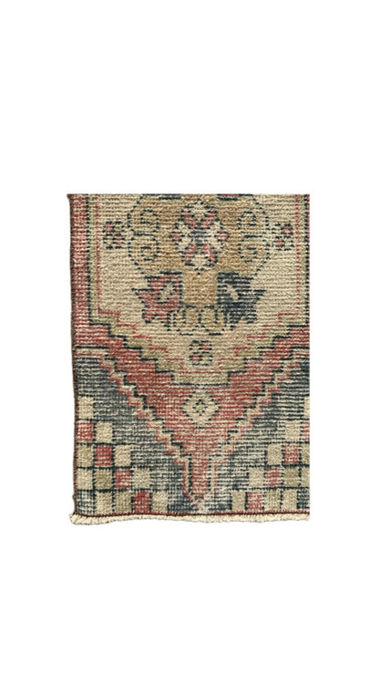 1.5'x3' Turkish Mini Rug