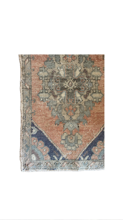 1.8'x2.9' Vintage Mini Rug