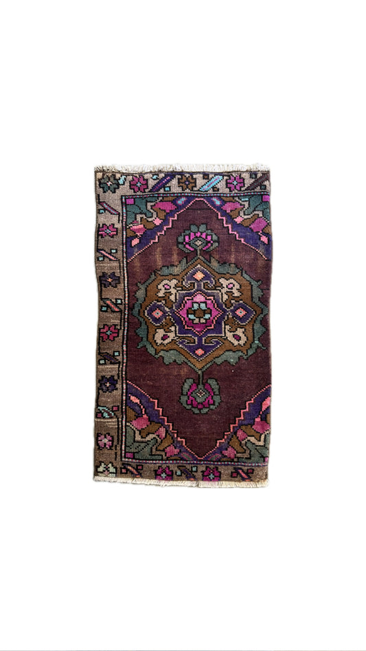 1.7'x3.1' Turkish Rug
