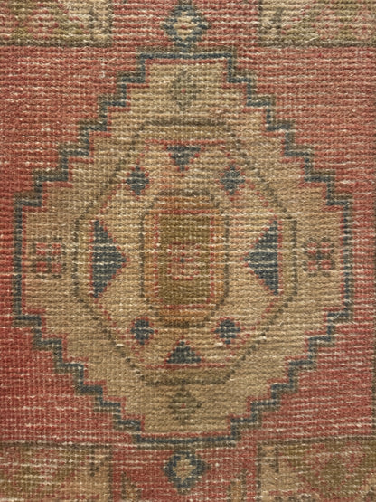 1.5'x3' Turkish Mini Rug