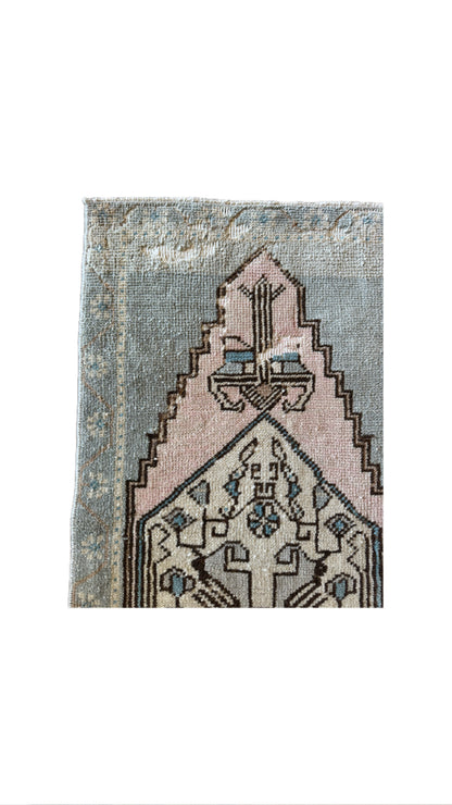 1.5'x3.2' Turkish Mini Rug